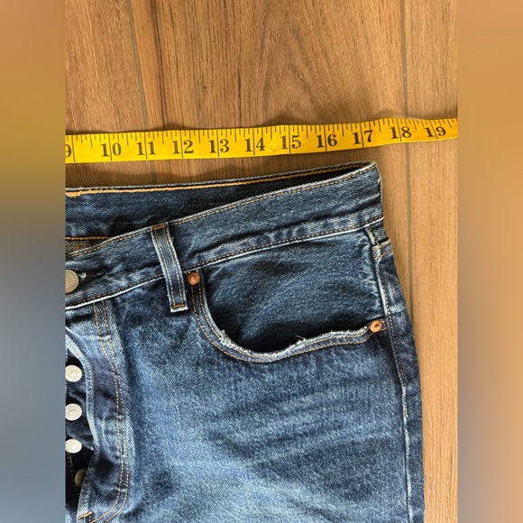 Levis 501 Premium Jeans Womens 33x29 Medium Wash Original Fit Button Fly 'Big E' - Picture 2 of 12